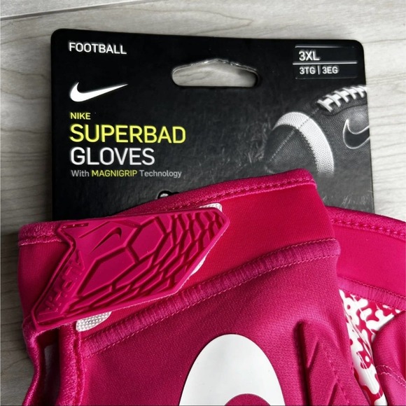 Nike Accessories Nike Superbad Magnigrip Technology Pink Football